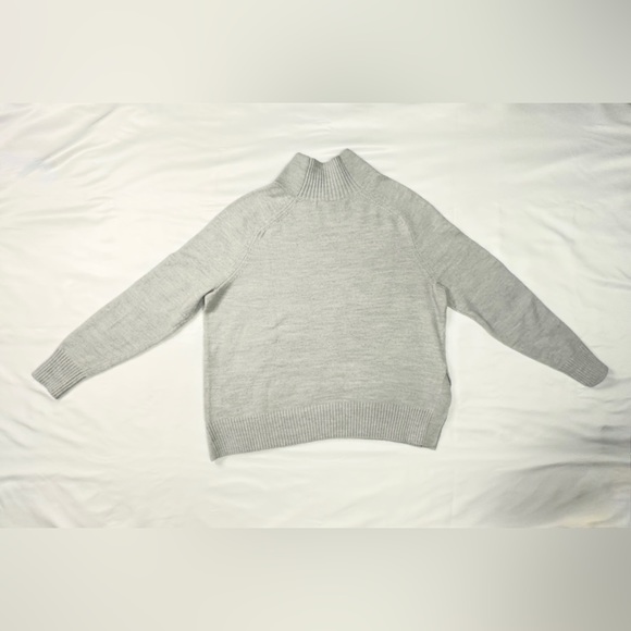 Banana Republic Mock Neck Split Hem Sweater - Light Grey - S - Picture 8 of 13